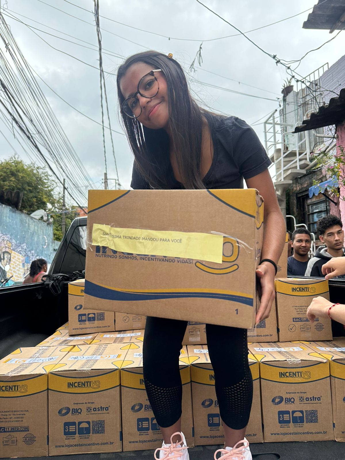 Entrega de alimentos à comunidade